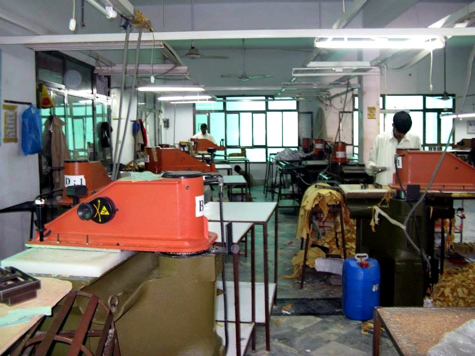 Industrial cutting press in glove production