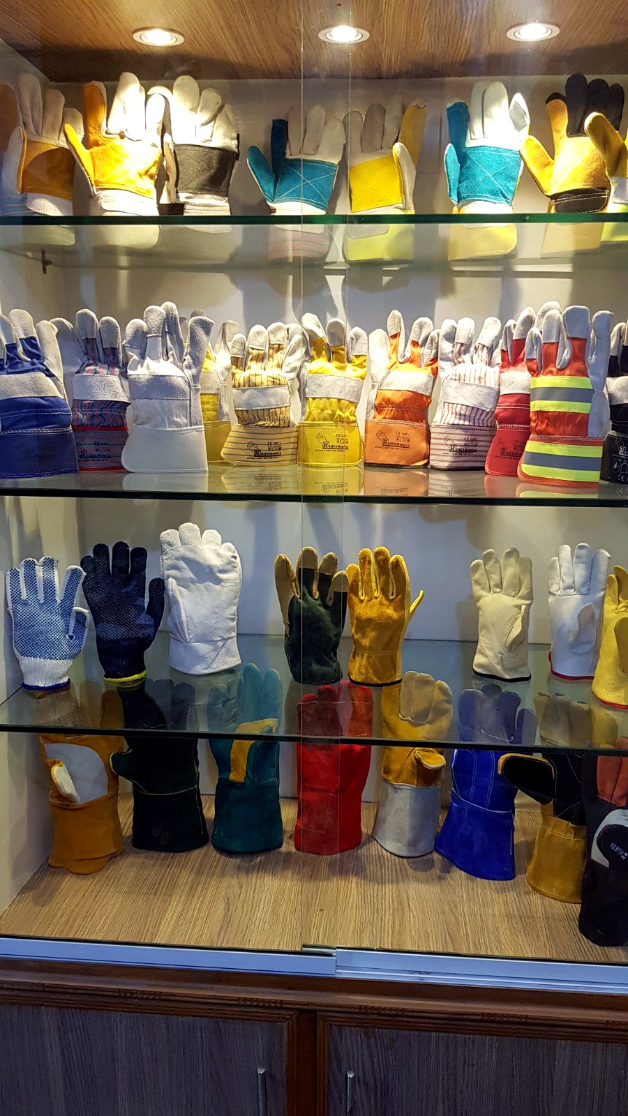 Raheem Impex glove product display